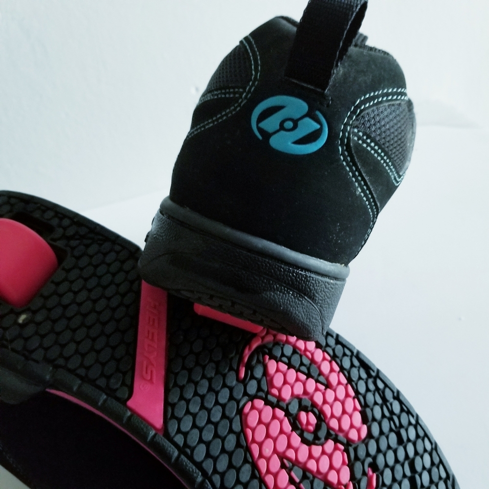 ❌SOLD❌ Vintage Black And Hot Pink Heelys Skate Shoes - Picture 6 of 10